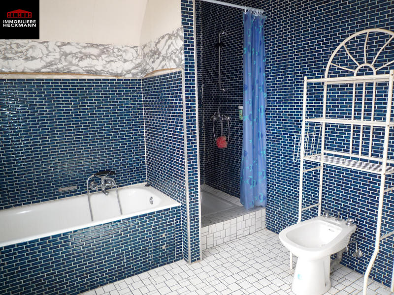 Maison - 260 m² - 10 pièces