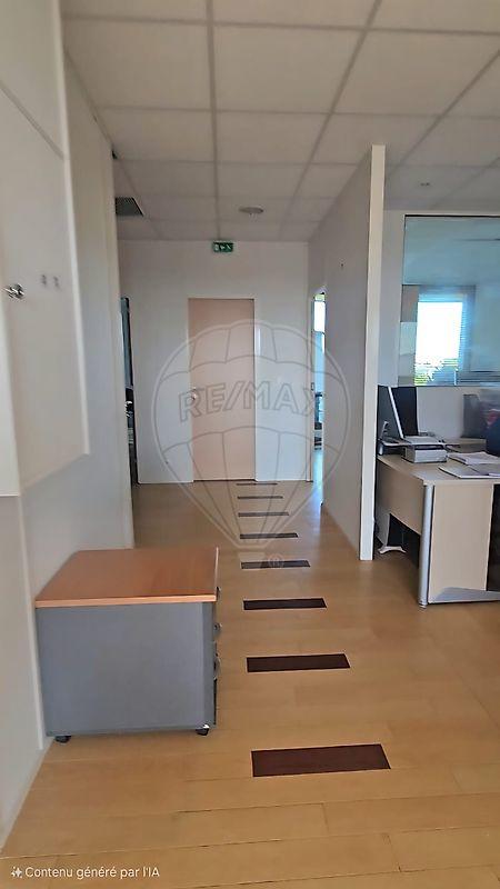 Bureau - 114 m² - 6 pièces