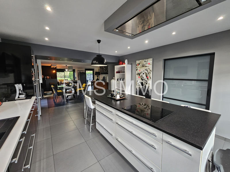Maison - 268 m² - 10 pièces