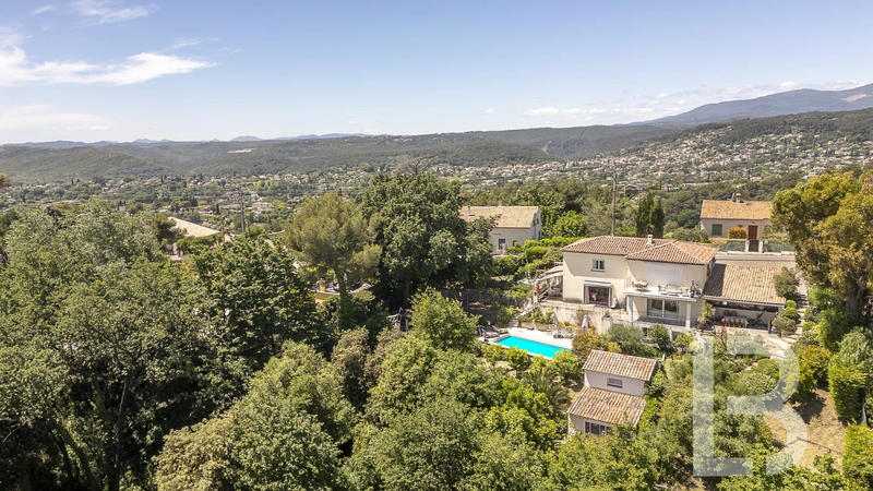 Maison - 312 m² - 7 pièces