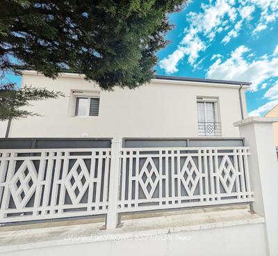 Maison - 180 m² - 8 pièces