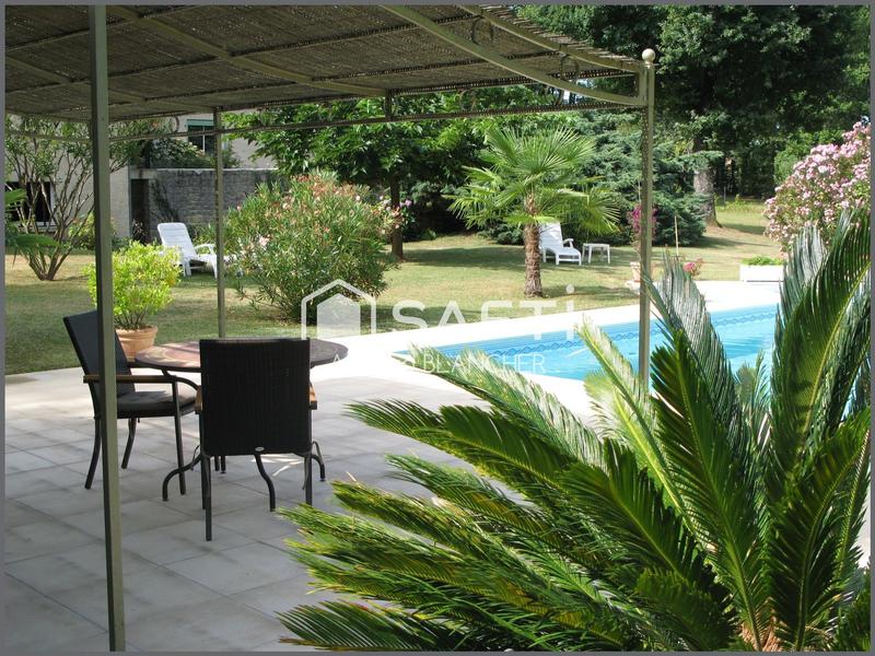 Maison - 288 m² - 10 pièces