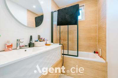 Maison - 81 m² - 5 pièces