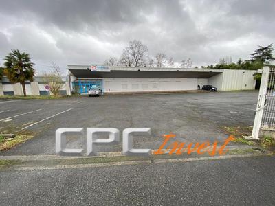 Local commercial - 819 m²