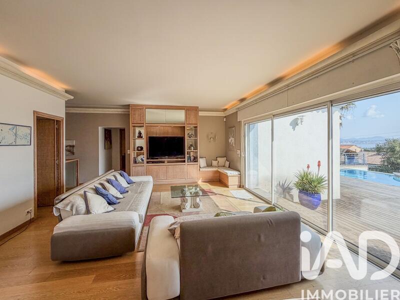 Maison - 214 m² - 5 pièces