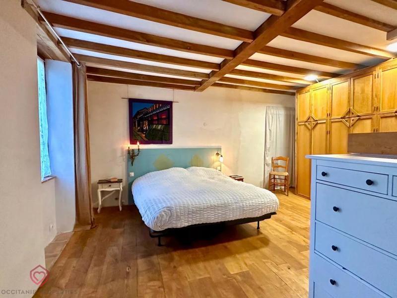 Propriété - 253 m² - 5 pièces