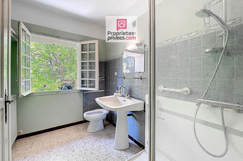 Maison - 185 m² - 9 pièces