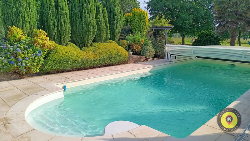 Maison - 270 m² - 11 pièces