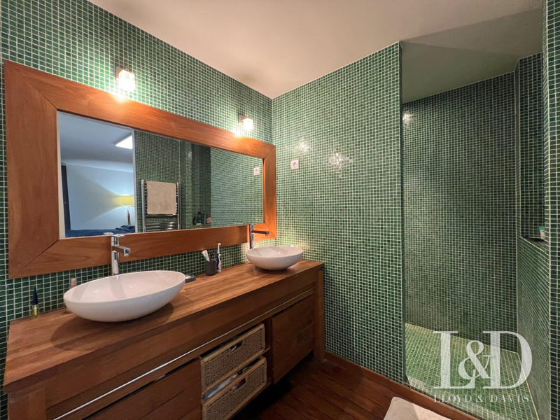 Maison - 180 m² - 6 pièces