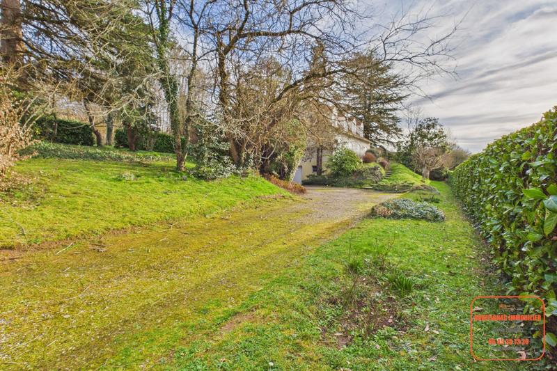 Maison - 208 m² - 8 pièces