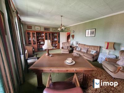 Maison - 230 m² - 7 pièces