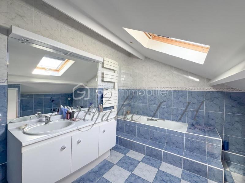 Pavillon - 224 m² - 6 pièces