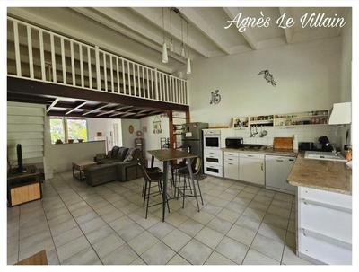 Villa - 162 m² - 9 pièces