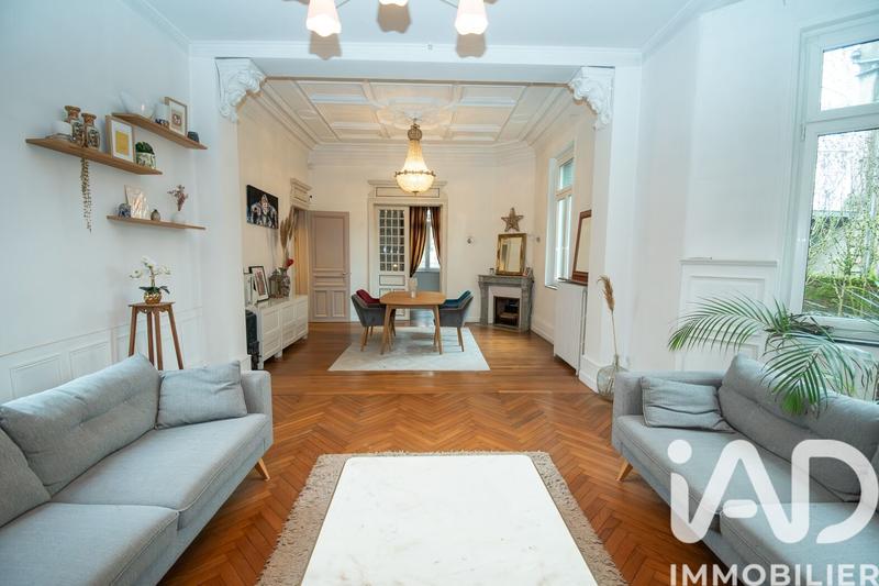 Maison - 247 m² - 9 pièces