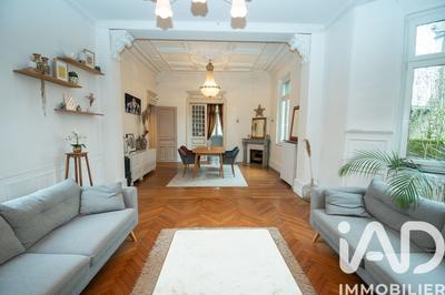 Maison - 247 m² - 9 pièces