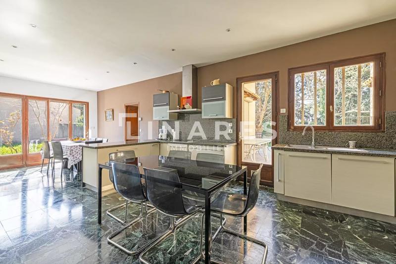 Villa - 260 m² - 7 pièces