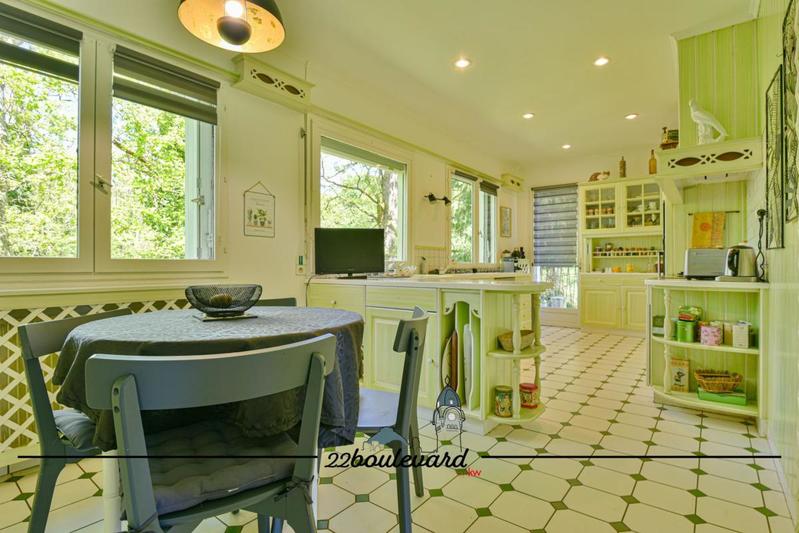 Maison - 220 m² - 7 pièces