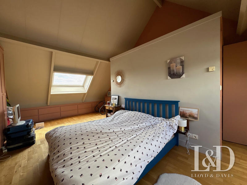 Maison - 374 m² - 10 pièces