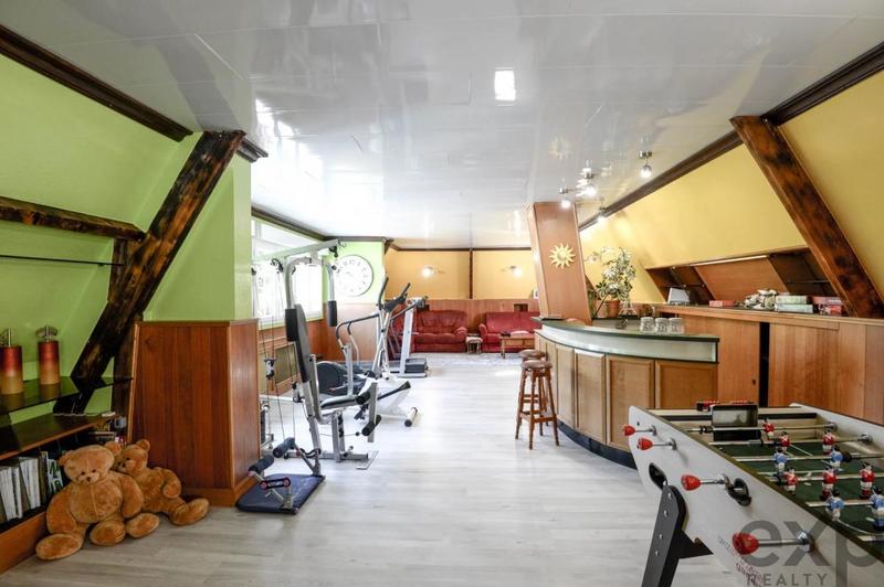 Propriété - 318 m² - 10 pièces