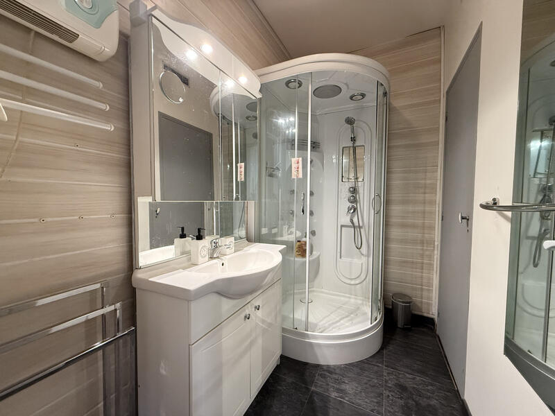 Maison - 177 m² - 8 pièces