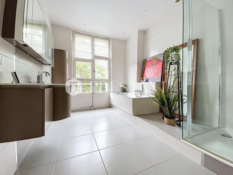 Maison - 300 m² - 9 pièces