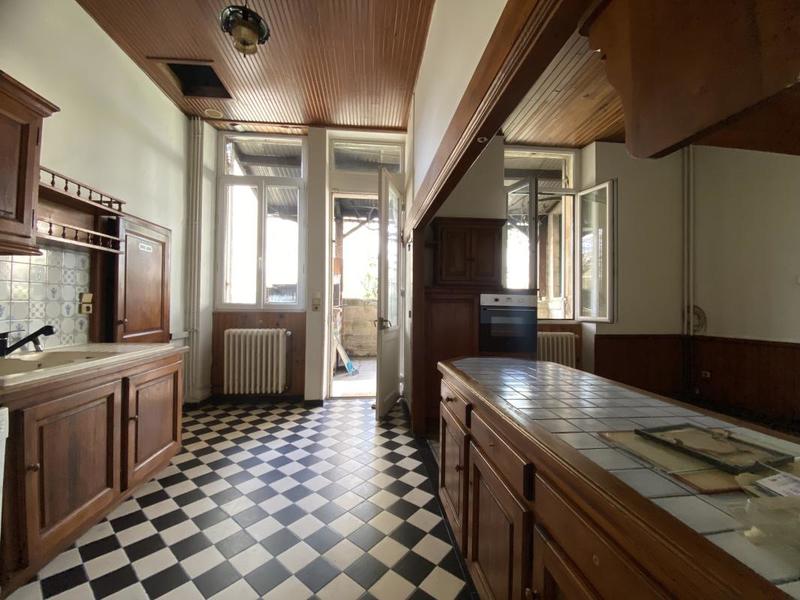 Maison - 654 m² - 11 pièces