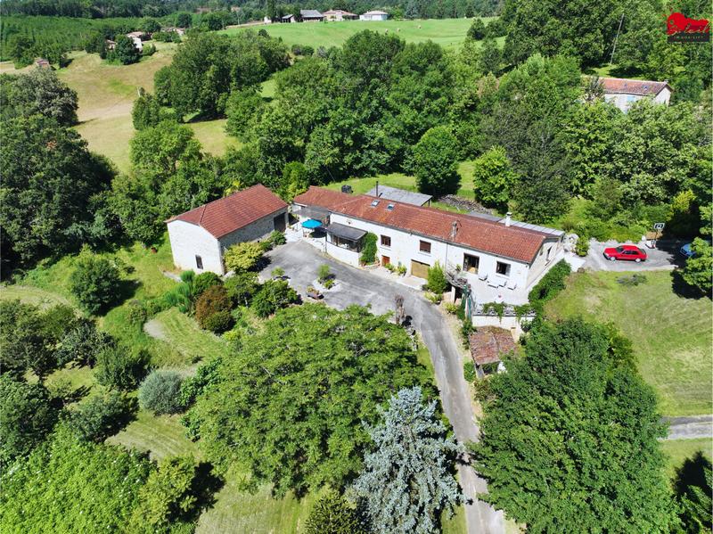 Maison - 220 m² - 9 pièces