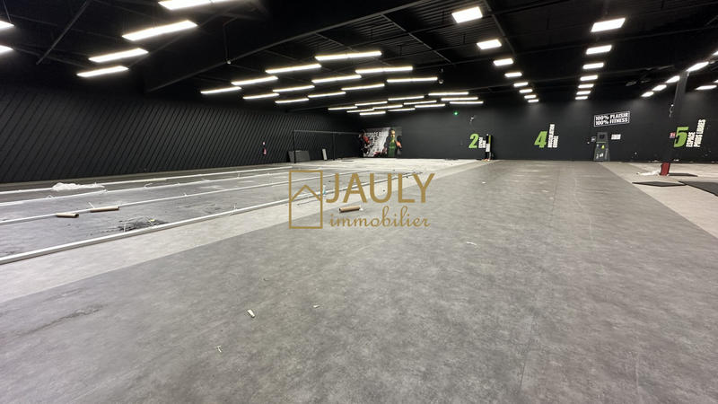 Local commercial - 2 800 m²