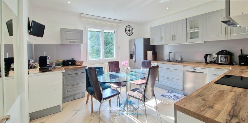 Maison - 252 m² - 8 pièces