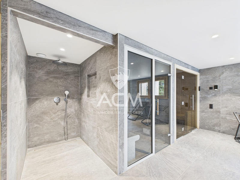 Châlet - 221 m² - 8 pièces