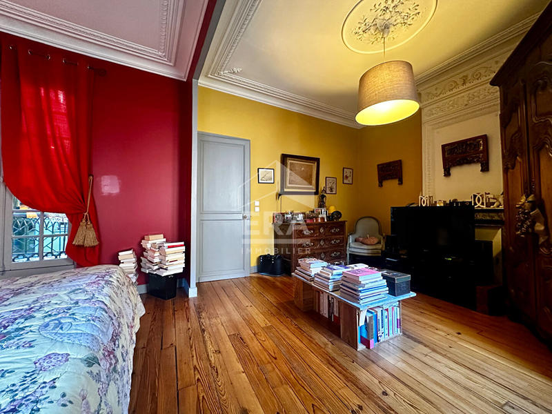 Hôtel particulier - 230 m² - 6 pièces