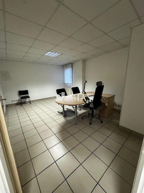 Local d'activités - 77 m²