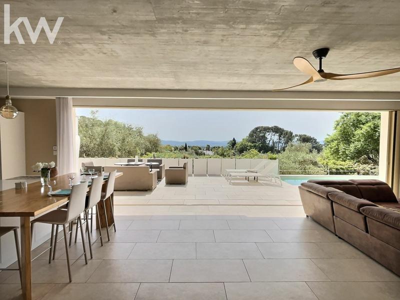 Maison contemporaine - 239 m² - 8 pièces