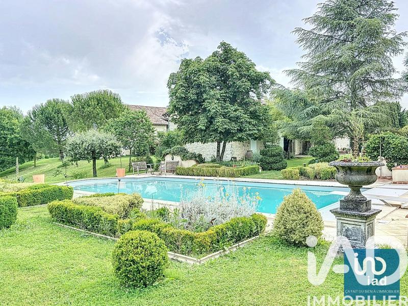 Maison - 396 m² - 10 pièces