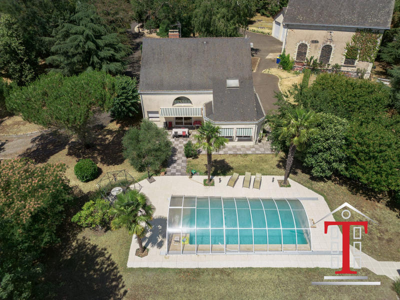 Maison traditionnelle - 240 m² - 8 pièces