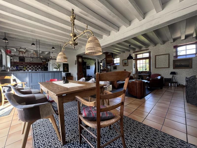 Maison - 212 m² - 9 pièces