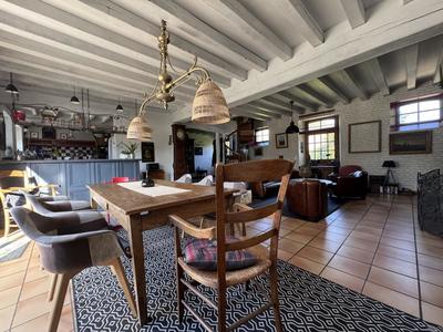Maison - 212 m² - 9 pièces