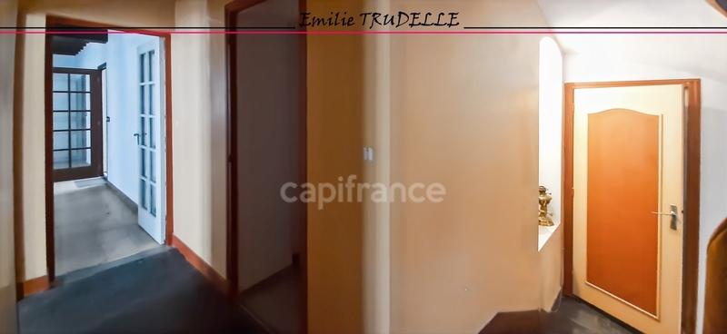 Maison - 222 m² - 8 pièces