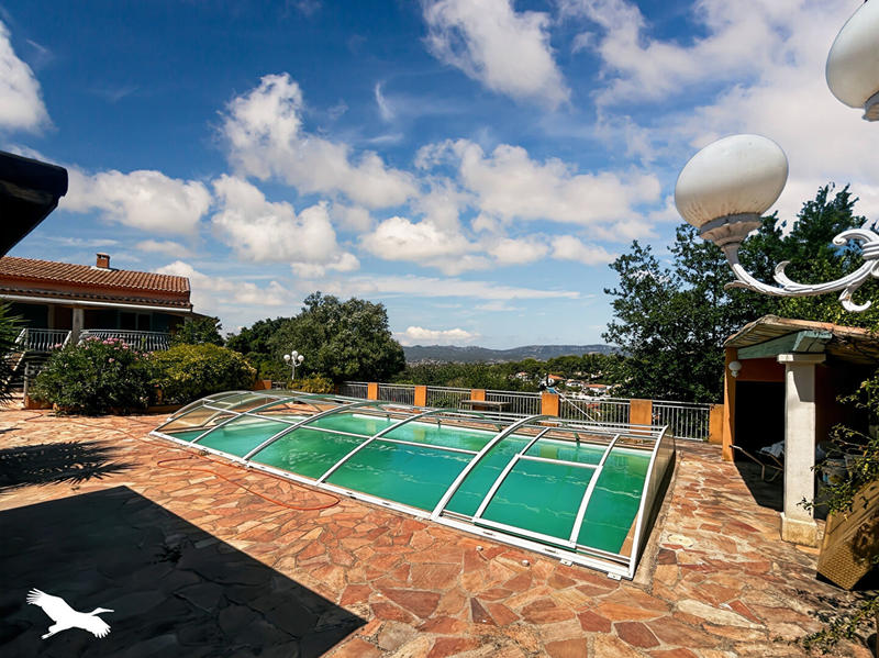 Maison - 202 m² - 7 pièces