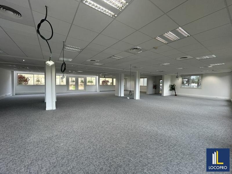 Bureau - 2 922 m²