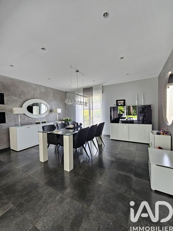 Maison - 210 m² - 5 pièces