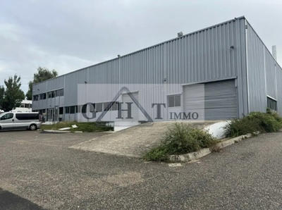 Entrepôt - 3 244 m²