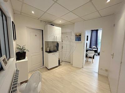 Magasins - 70 m² - 8 pièces