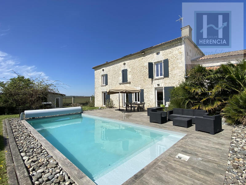Maison ancienne - 273 m² - 8 pièces
