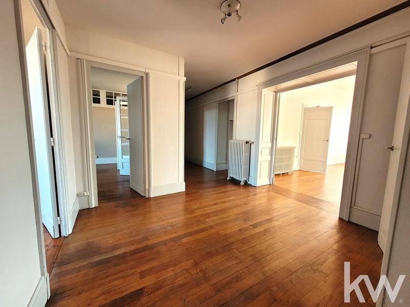 Appartement - 235 m² - 7 pièces