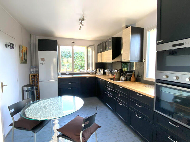 Maison - 200 m² - 9 pièces