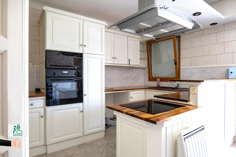 Maison - 238 m² - 10 pièces