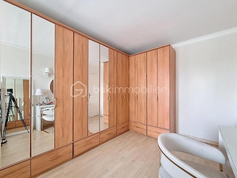 Maison - 180 m² - 7 pièces