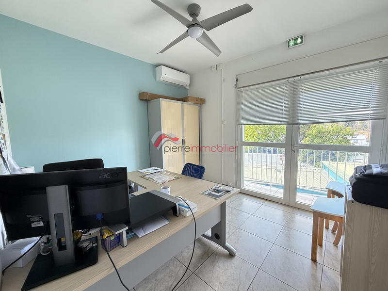 Local commercial - 200 m² - 8 pièces