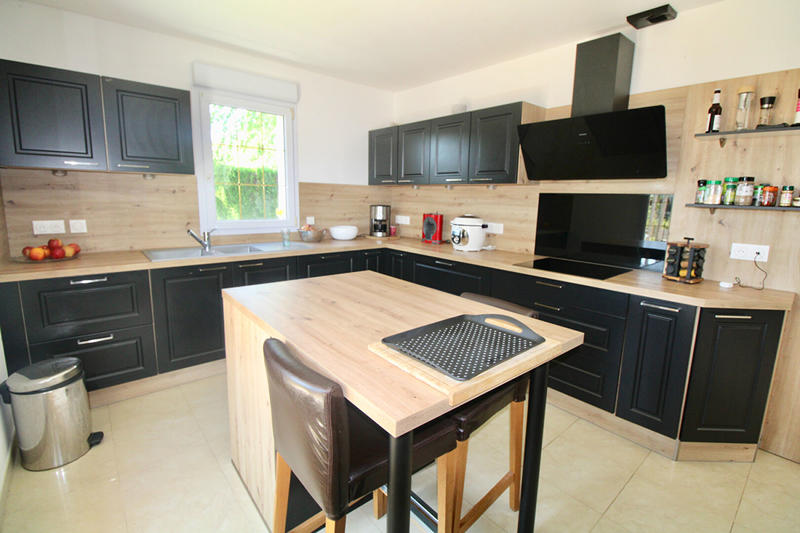 Maison - 210 m² - 7 pièces